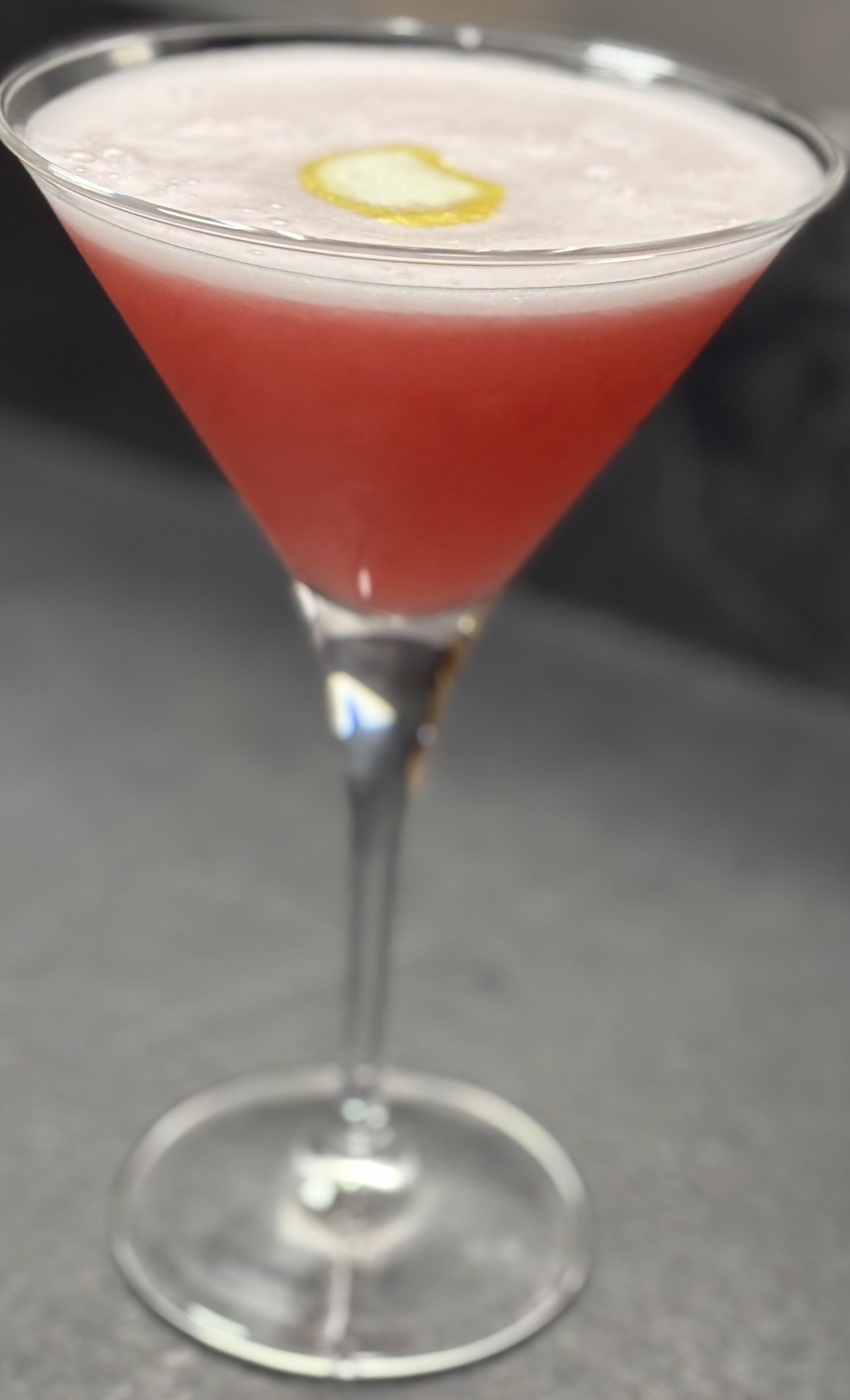 2 citron presse
1 blanc d'oeufs
4.5 de gin
3 calvados
2 cl de sirop de cannes
Sirop de grenadine