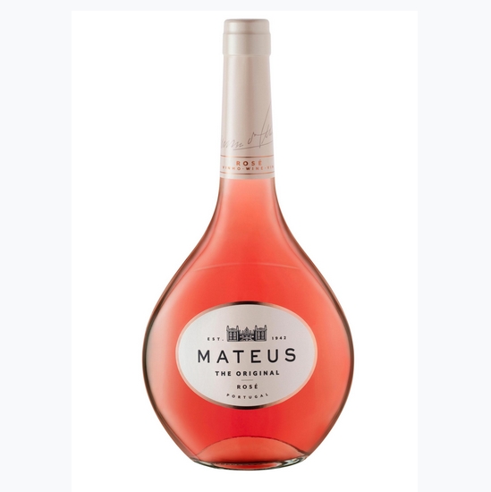 Vin rosé portugais, région du Douro. Ce vin est connu pour sa couleur rosée pâle, son profil fruité et légèrement pétillant, ainsi que pour son caractère rafraîchissant et facile à boire. Mateus est souvent apprécié lors des mois chauds pour son côté désaltérant et se marie bien avec des plats légers, des salades et des fruits de mer.