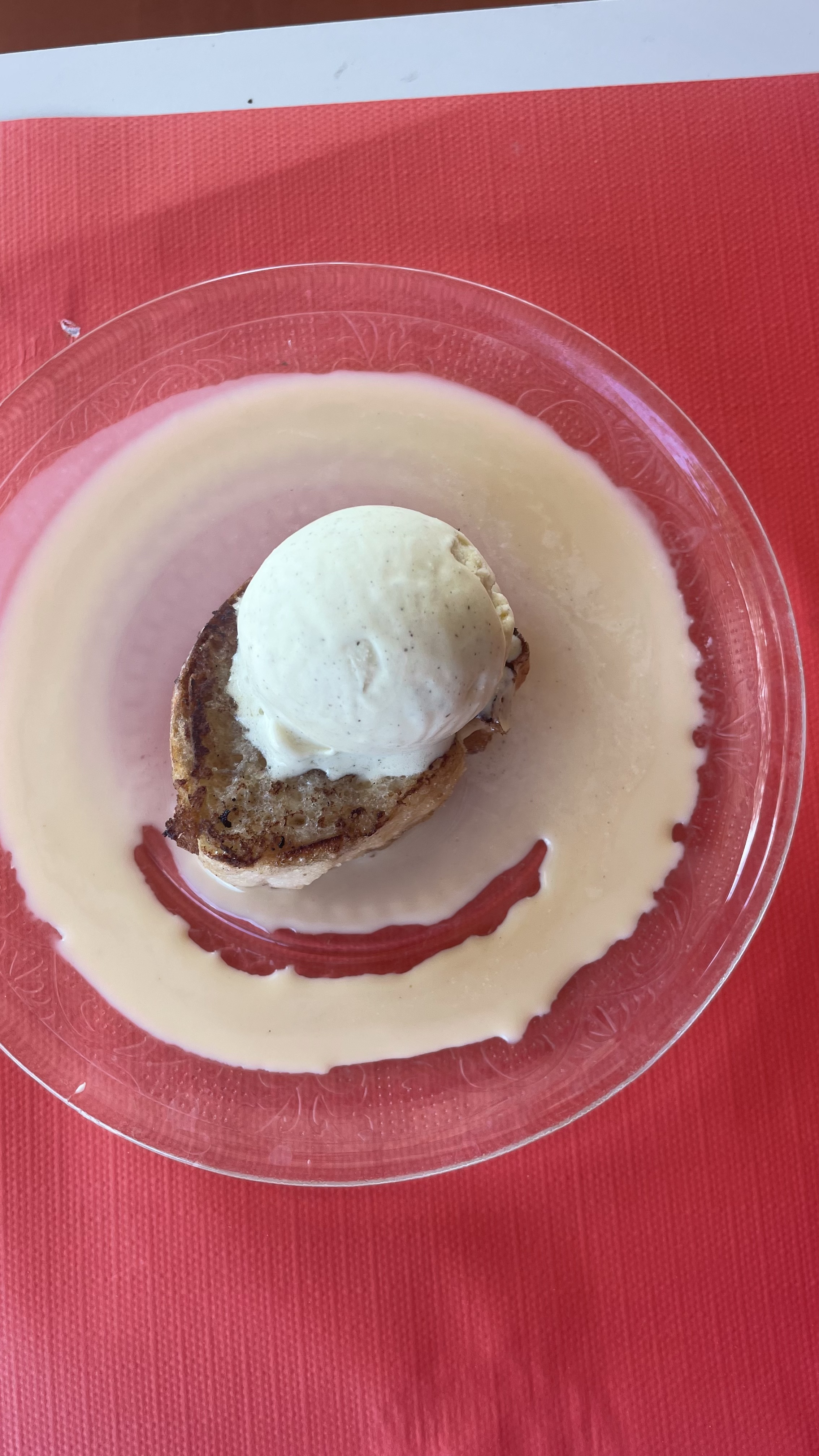 Pain perdu + 1 boule de glace selon l'humeur du chef